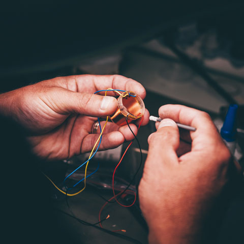 Fabrication des câbles spécifiques sur demande à Lannion en Bretagne